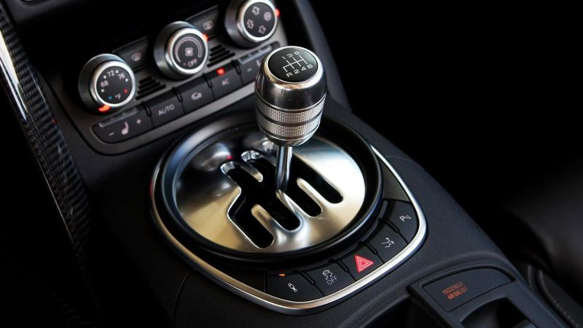 MT là tên viết tắt của Manual Transmission, được hiểu là xe số sàn (số tay)